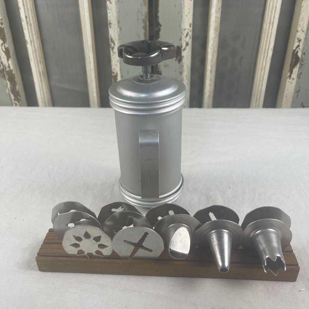 Vintage Mirro Cookie Pastry Press Set w/9 Discs 3 Tips Wooden Stand USA